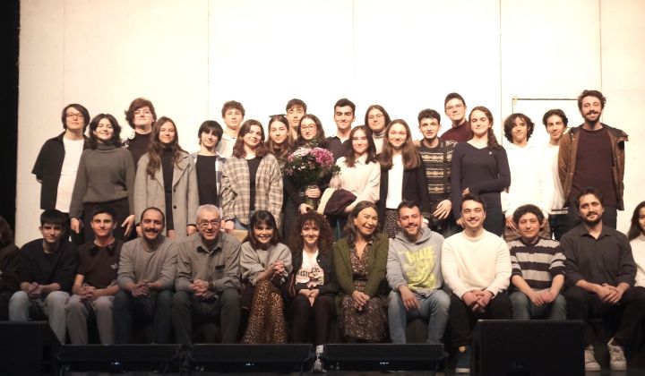 Demet Akbağ, kuliste Tevitöl Drama Kulübü öğrencilerini ağırladı