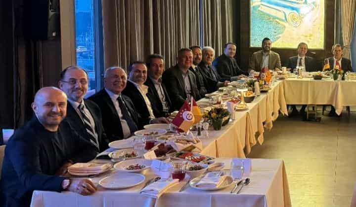 Galatasaray Yönetimi, Zafer Kutanoğlu’nun iftar davetinde bir araya geldi 1 Galatasaray Yönetimi, Zafer Kutanoğlu’nun iftar davetinde bir araya geldi