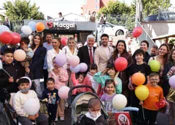 Ünlü isimlerden Cerrahpaşa’da tedavi gören çocuklara 23 Nisan sürprizi