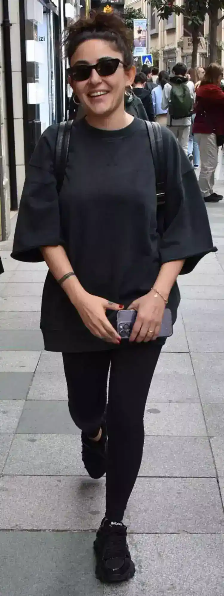'Zayıf olmayı çok da sevmem, etli butlu olmayı severim' diyen güzel şarkıcı kim? 5 6628ac262d36eec2cc6cb44a 'Zayıf olmayı çok da sevmem, etli butlu olmayı severim' diyen güzel şarkıcı kim?