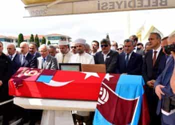 Kalp krizi sonucu yaşamını yitiren Eski Devlet Bakanı Mehmet Ali Yılmaz son yolculuğuna uğurlanıyor