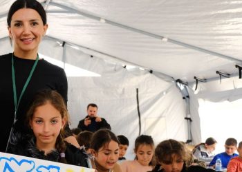 Abide Gülel’den depremzede çocuklara 23 Nisan sürprizi