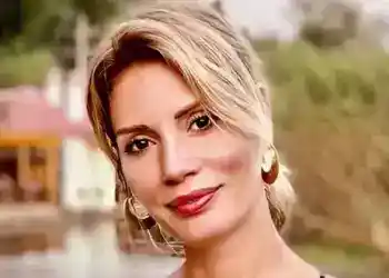Türkiye’ye dönen Ayça Varlıer yeni imajıyla Nişantaşı sokaklarında