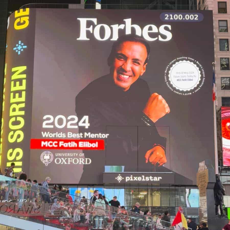 forbesss Forbes tarafından yılın mentoru seçilen MCC Fatih Elibol, New York Times Meydanı'nda