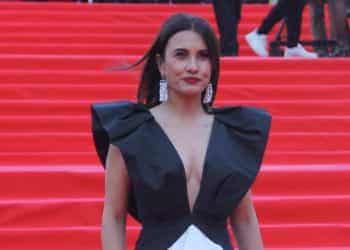 Gizem Erman Soysaldı, güzelliğiyle ve oyunculuğuyla Moskova’da dikkatleri üzerine çekti