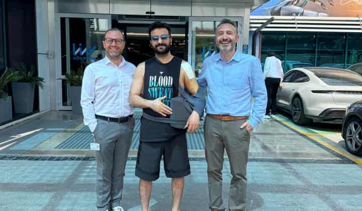 Evinin bahçesinde düşüp omuzunu kıran Hasan Can Kaya taburcu edildi 2 Evinin bahçesinde düşüp omuzunu kıran Hasan Can Kaya taburcu edildi