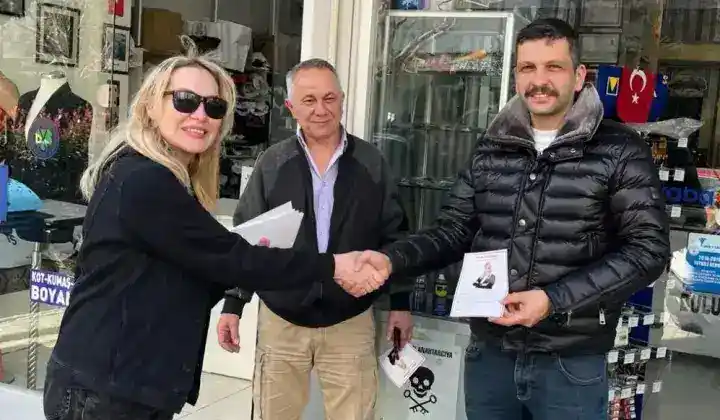 Türkücü Hilal Özdemir muhtar oldu 1 Türkücü Hilal Özdemir muhtar oldu