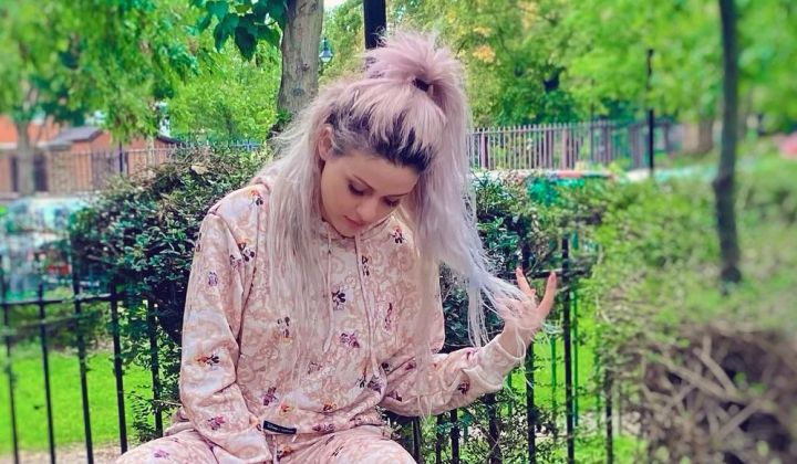 Melis Aydın, 'Günler Yalnız' ile albümünün açılışını yaptı 2 Melis Aydın, ‘Günler Yalnız’ ile albümünün açılışını yaptı