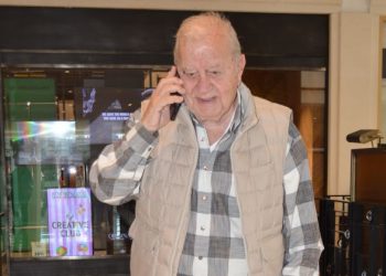 Selim Soydan işlerini bitirir bitirmez Hülya Koçyiğit’in yanına koştu