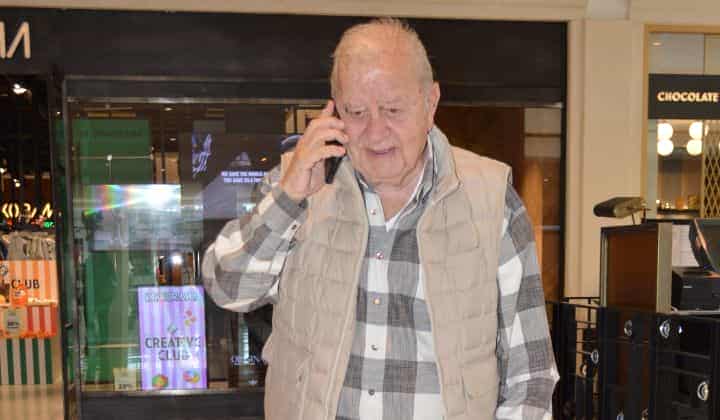 Selim Soydan işlerini bitirir bitirmez Hülya Koçyiğit'in yanına koştu 1 Selim Soydan işlerini bitirir bitirmez Hülya Koçyiğit’in yanına koştu