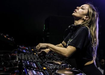‘Napoli Kraliçesi’ Deborah de Luca nefesleri kesti