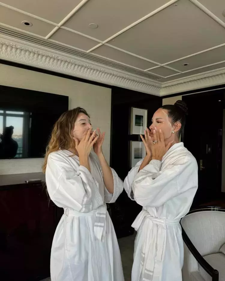 663b5235452fd0cdd92b3067 Sinem Kobal, Burçin Terzioğlu ve Yasemin Özilhan'ın eğlence dolu anları