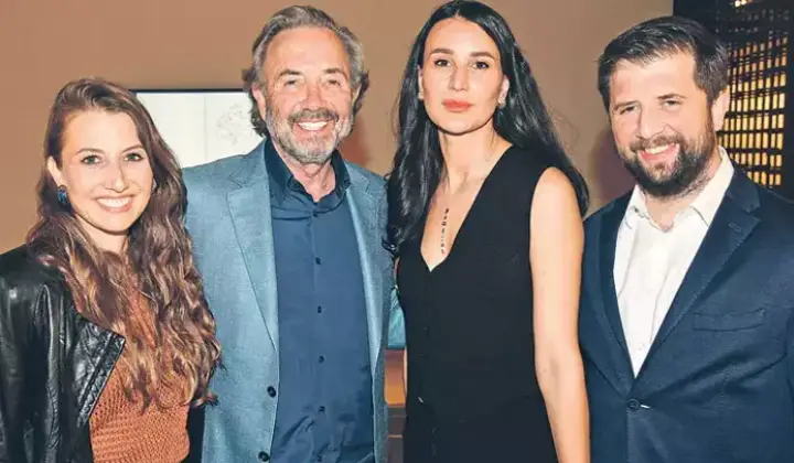 Dedelik sevinci! İş insanı Hamdi Akın’a 2 torun daha geldi 1 Dedelik sevinci! İş insanı Hamdi Akın’a 2 torun daha geldi