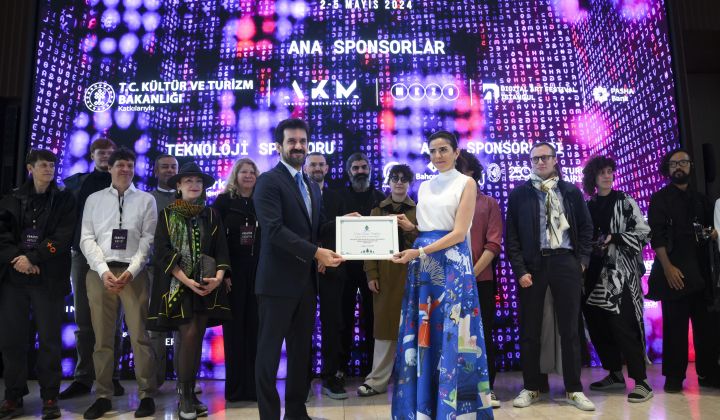 Bu yıl dördüncüsü düzenlenen İstanbul Dijital Sanat Festivali (IDAF) Atatürk Kültür Merkezi’nde düzenlenen törenle kapılarını açtı 1 Bu yıl dördüncüsü düzenlenen İstanbul Dijital Sanat Festivali (IDAF) Atatürk Kültür Merkezi’nde düzenlenen törenle kapılarını açtı