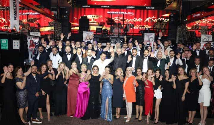 Kristal Türkiye 'Büyük Kulüp Ödülleri' sahiplerini buldu 3 Kristal Türkiye ‘Büyük Kulüp Ödülleri’ sahiplerini buldu