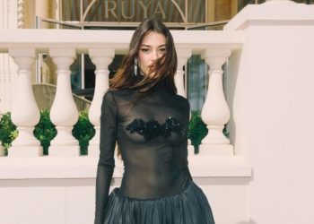 Dilan Çiçek Deniz, Cannes’taki elbisesiyle dikkatleri üzerine çekti