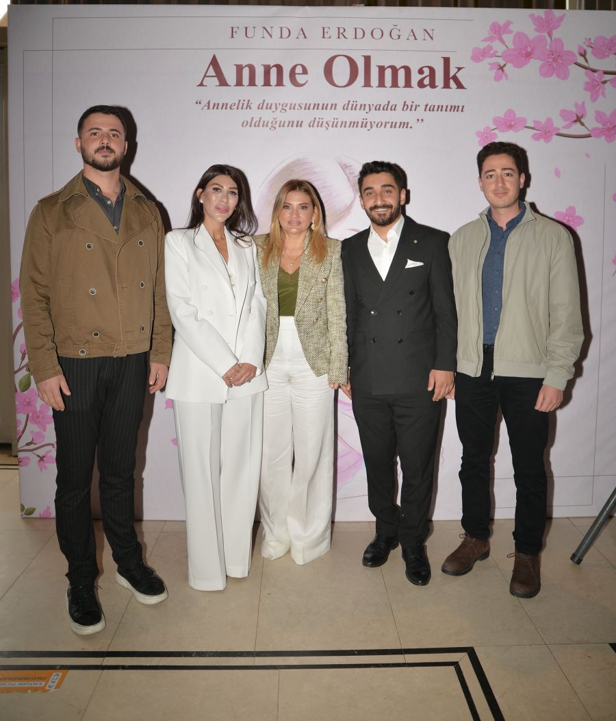 funda erdogan1 Çocuk Gelişim Uzmanı Funda Erdoğan, 'Anne Olmak' isimli ilk kitabının lansmanında dostlarını ağırladı