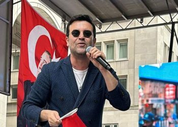 Amerika’da sevenleriyle bir araya gelen İsmail Özkan’a ‘Kültür ve Sanat Elçisi’ ödülü