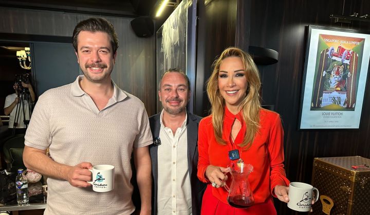 Gazeteci Balçiçek İlter ve Kahve Gurmesi Cenk R. Girginol kahve tutkunlarına unutulmaz bir etkinlik düzenledi 1 Gazeteci Balçiçek İlter ve Kahve Gurmesi Cenk R. Girginol kahve tutkunlarına unutulmaz bir etkinlik düzenledi