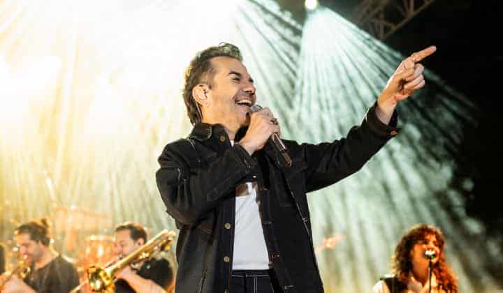 Yaz sezonu Kenan Doğulu konserleriyle başladı 1 Yaz sezonu Kenan Doğulu konserleriyle başladı