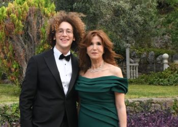 Prof. Dr. Meral Kozakçıoğlu Özekici oğlu Mustafa Veysel ile ‘Anneler Günü’ dosyamız için Quality of magazine’e poz verdi