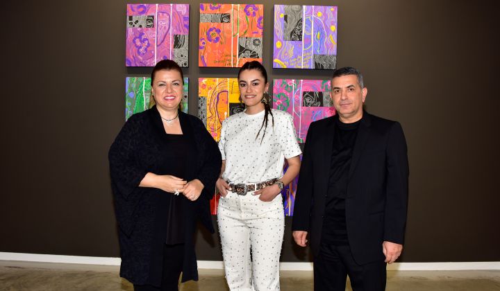 Ekspresyonist sanatçı Ezgi Güneştekin, ilk kişisel sergisi 'How u Feel' ile DG Art Project'te sanatseverlerle buluştu 1 Ekspresyonist sanatçı Ezgi Güneştekin, ilk kişisel sergisi ‘How u Feel’ ile DG Art Project’te sanatseverlerle buluştu