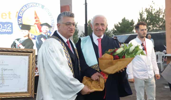 NG Kurucu Başkanı Nafi Güral’a fahri doktora ünvanı verildi 1 NG Kurucu Başkanı Nafi Güral’a fahri doktora ünvanı verildi