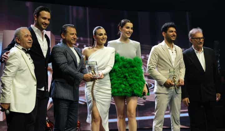 15. Quality Ödülleri’nde ‘En Quality Dizi Ödülü’ Tims&B yapımı Aldatmak’ın oldu