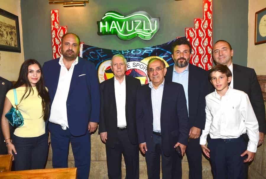 Aziz Yıldırım, Kapalıçarşı'da kuyumcularla buluştu 2 aziz burakk1 Aziz Yıldırım, Kapalıçarşı'da kuyumcularla buluştu
