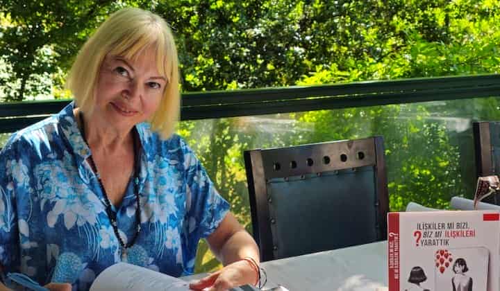 Zeynep Karaburçak'tan yeni kitap: İlişkiler mi bizi, biz mi ilişkileri yarattık? 2 Zeynep Karaburçak’tan yeni kitap: İlişkiler mi bizi, biz mi ilişkileri yarattık?