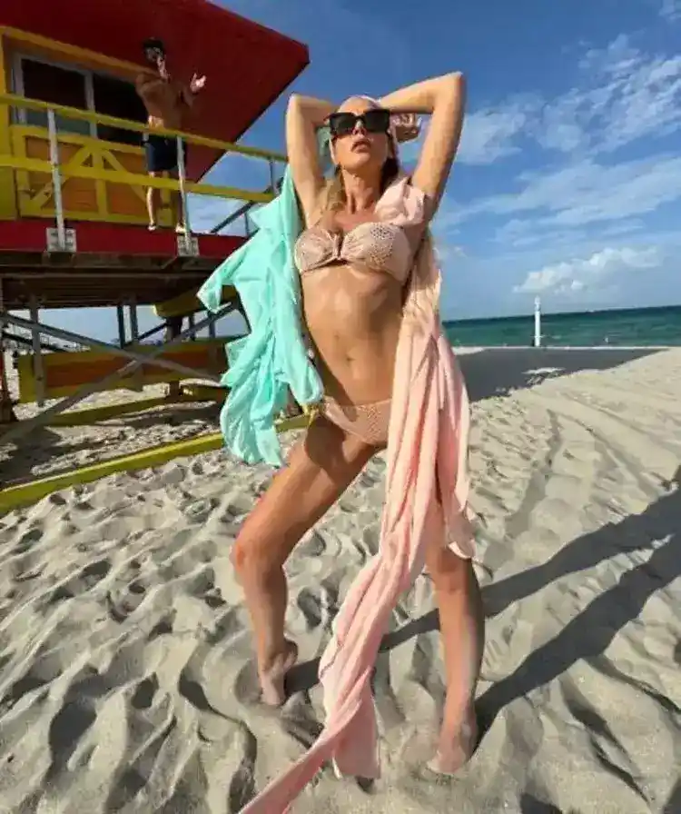 66863a648217eb890d3ecdf4 Petek Dinçöz Miami sokaklarında gençlere taş çıkardı