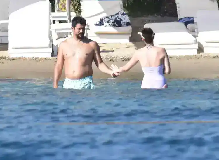 668b752d7724537d43783f79 Kaslar gitti göbek geldi