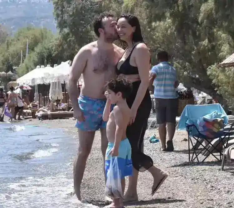 Azra Akın ve Atakan Koru'dan günbatımında romantizm 3 669f762c217384e887a3e5a0 Azra Akın ve Atakan Koru'dan günbatımında romantizm