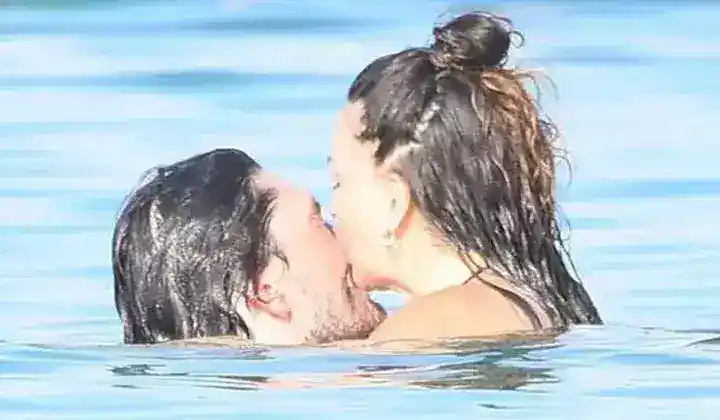 Ebru Şahin ve Cedi Osman denizde aşka geldi