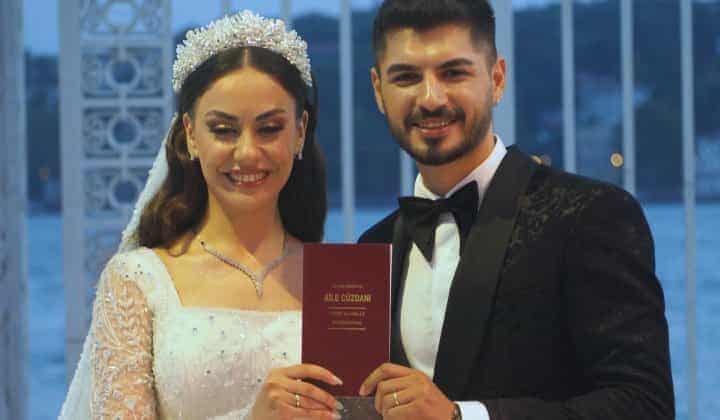 Eren Deli ve Ayşe Tan, görkemli bir düğün töreniyle dünyaevine girdi 1 Eren Deli ve Ayşe Tan, görkemli bir düğün töreniyle dünyaevine girdi