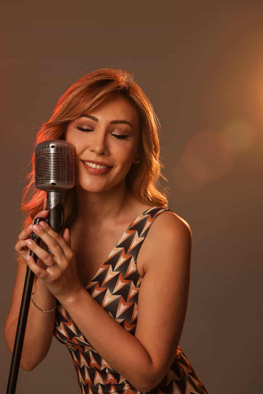 cigdem celik1 Çiğdem Çelik'in 'Mavi'si yayında