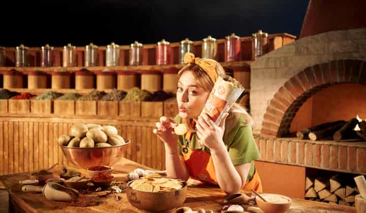 Demet Evgar yeni reklam filmiyle beğeni topluyor 1 Demet Evgar yeni reklam filmiyle beğeni topluyor