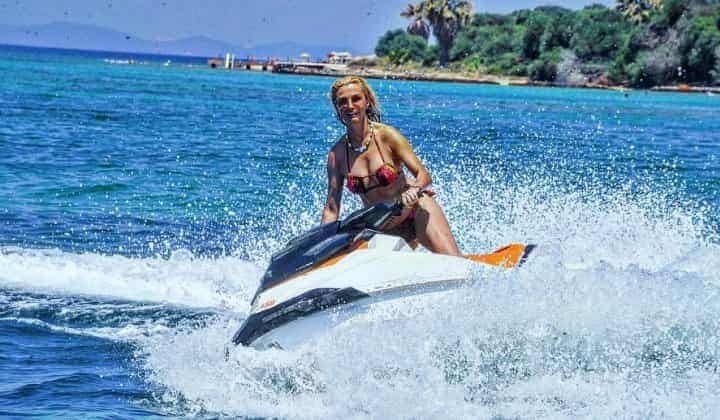 Tuğba Özay'dan jet-ski şov 5 Tuğba Özay’dan jet-ski şov