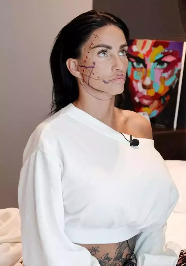 Katie Price Ataköy'deki lüks otelde ortalığı karıştırdı 3 66b9c548242e94c9b93956de Katie Price Ataköy'deki lüks otelde ortalığı karıştırdı
