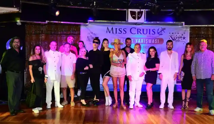 Miss Cruise Güzellik Yarışması için kraliçe adayları cruise gemisine binerek denize açıldılar