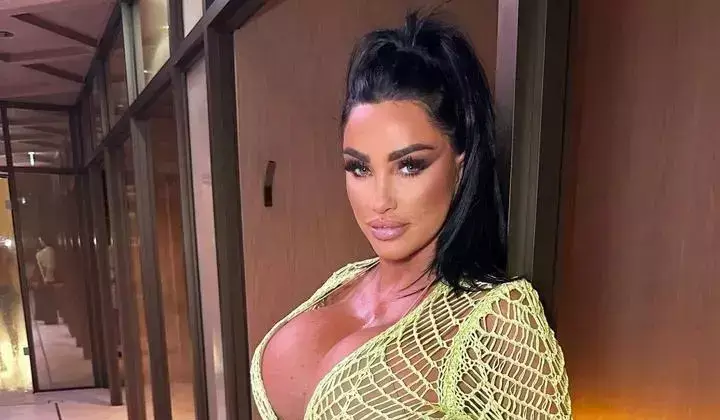 Katie Price Ataköy'deki lüks otelde ortalığı karıştırdı 2 Katie Price Ataköy’deki lüks otelde ortalığı karıştırdı