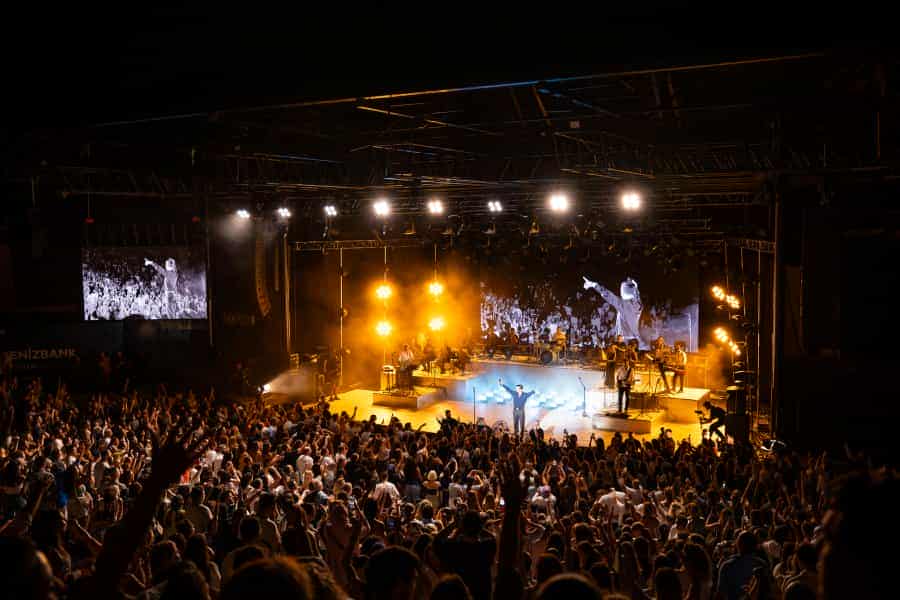 Mert Demir, sold out konseri ile 3. kez Harbiye'ye demir attı 3 mert demir1 Mert Demir, sold out konseri ile 3. kez Harbiye'ye demir attı