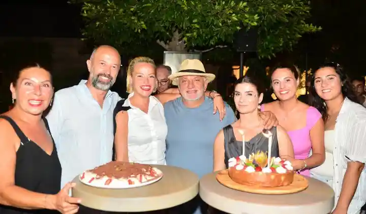 Mustafa Arıcı'ya dostlarından sürpriz doğum günü 1 Mustafa Arıcı’ya dostlarından sürpriz doğum günü
