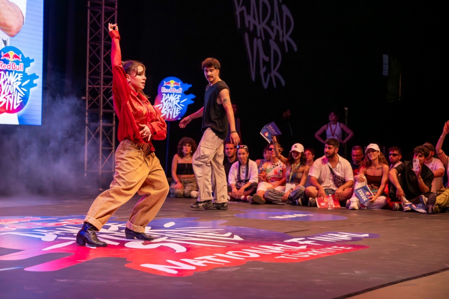 Red Bull Dance Your Style Türkiye’de Kazanan Esila Mayadağ Oldu 4 1725265657 MC RB DYS TR Finals 4 900 Red Bull Dance Your Style Türkiye’de Kazanan Esila Mayadağ Oldu