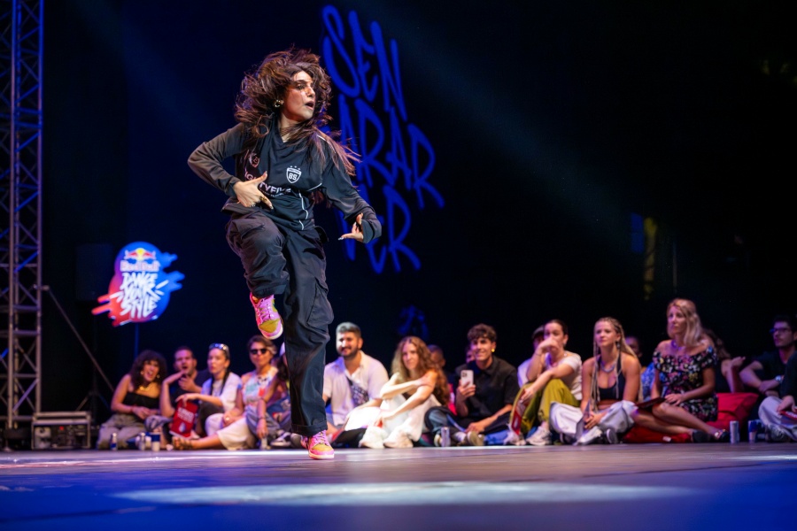 Red Bull Dance Your Style Türkiye’de Kazanan Esila Mayadağ Oldu 5 1725265658 MC RB DYS TR Finals 5 900 Red Bull Dance Your Style Türkiye’de Kazanan Esila Mayadağ Oldu