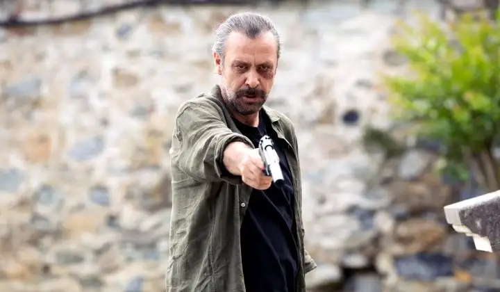 Nejat İşler'in başrolünde yer aldığı 'Meraklı Adamın 10 Günü' çok yakında Netfix'te 1 Nejat İşler’in başrolünde yer aldığı ‘Meraklı Adamın 10 Günü’ çok yakında Netfix’te