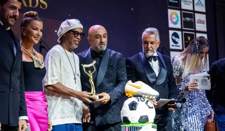 Ronaldinho Yavru Vatan’ı salladı