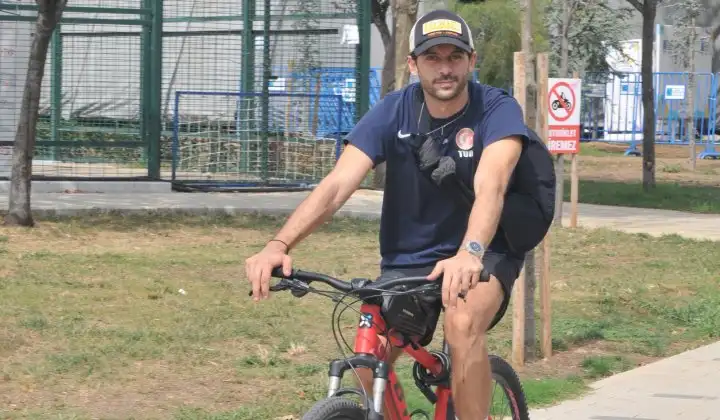 Günde 50 kilometre pedal çevirerek form tutuyor 1 Günde 50 kilometre pedal çevirerek form tutuyor