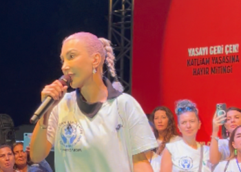 Hande Yener sokak hayvanlarına sahip çıktı