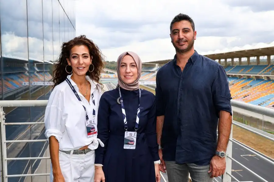 aviss2 Tanınmış iş insanları İstanbul Park'taki yarışta buluştu
